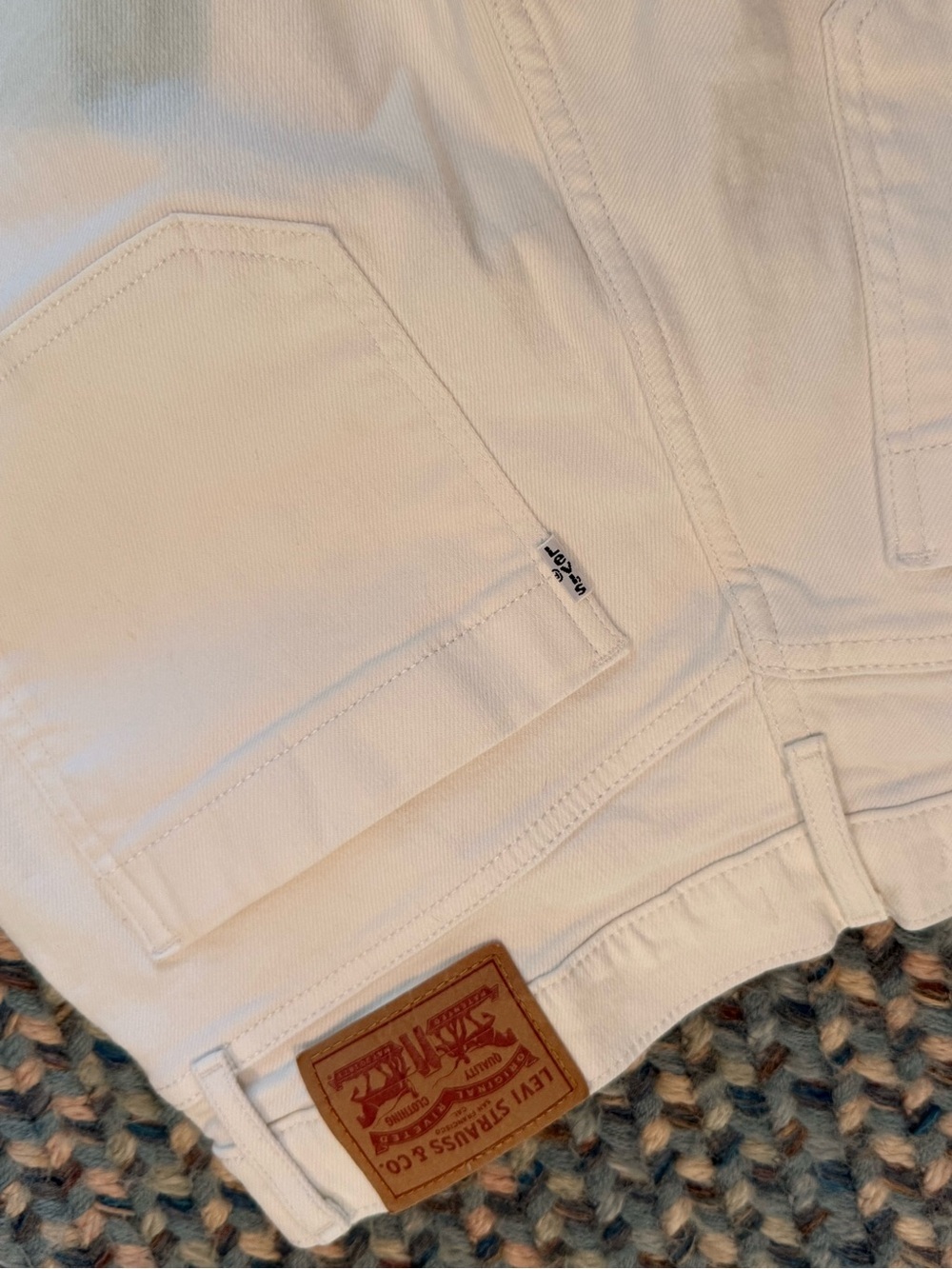 Levi’s Mile High Cropped Wide Leg Button-Fly Pants in White (Size 31) - Picture 7 of 7